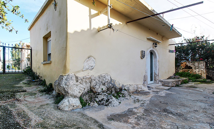 INDEPENDENT 1-LEVEL HOUSE IN THE CENTRE OF PLAKA