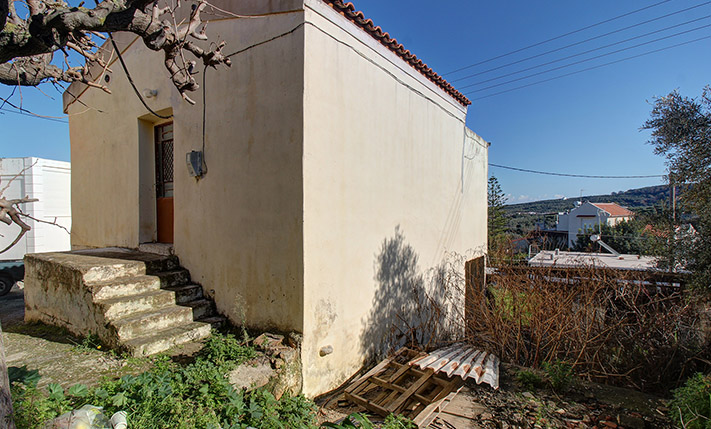 HOUSE WITH SEA VIEWS & AN ADJACENT EXTRA PLOT