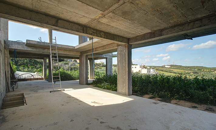 SUN, SEA, AND OLIVES IN 2 LEVELS OF TRANQUIL POTENTIAL