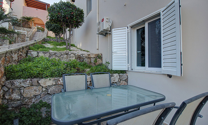 A PERFECT HOLIDAY CHOICE WITH A SHARED POOL