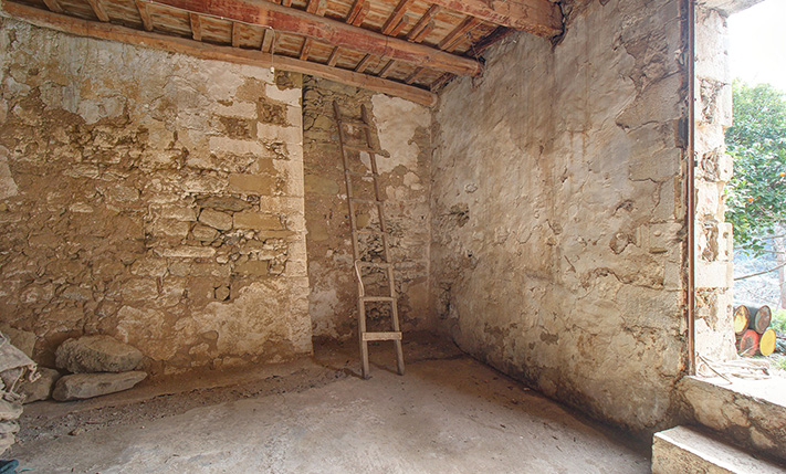 IN A VENETIAN CASTLE WITH SUPREME POTENTIAL