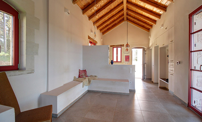 UNUSED SINGLE-STORY HOUSE BY THE MOUNTAINS