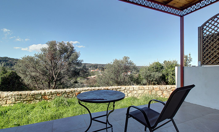 UNUSED SINGLE-STORY HOUSE BY THE MOUNTAINS