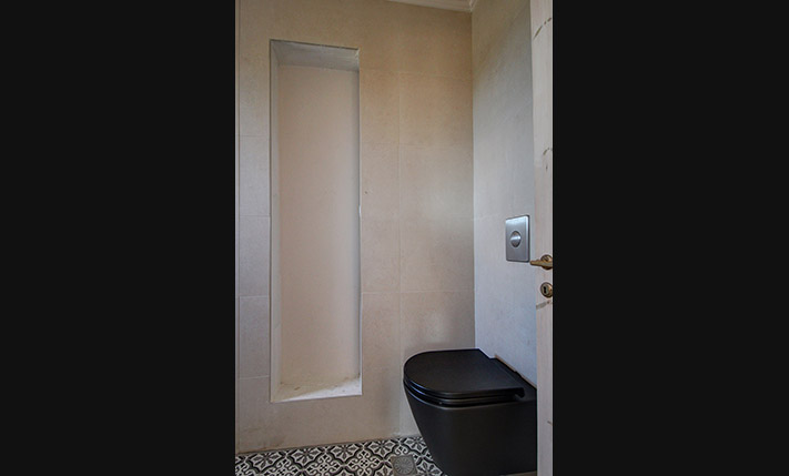 UNUSED SINGLE-STORY HOUSE BY THE MOUNTAINS