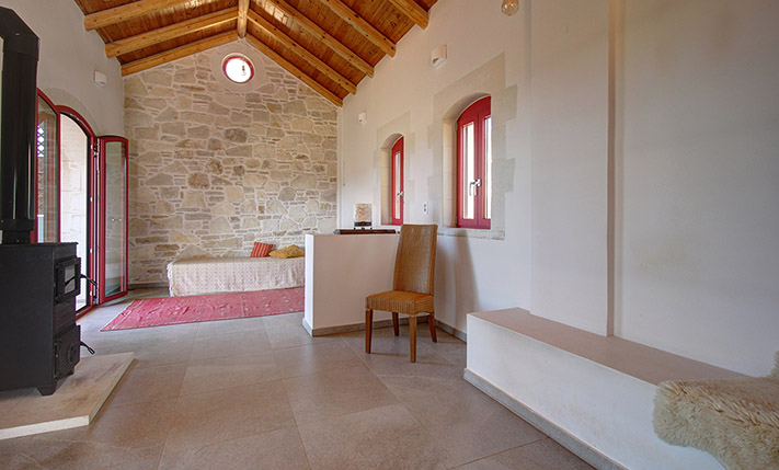 UNUSED SINGLE-STORY HOUSE BY THE MOUNTAINS