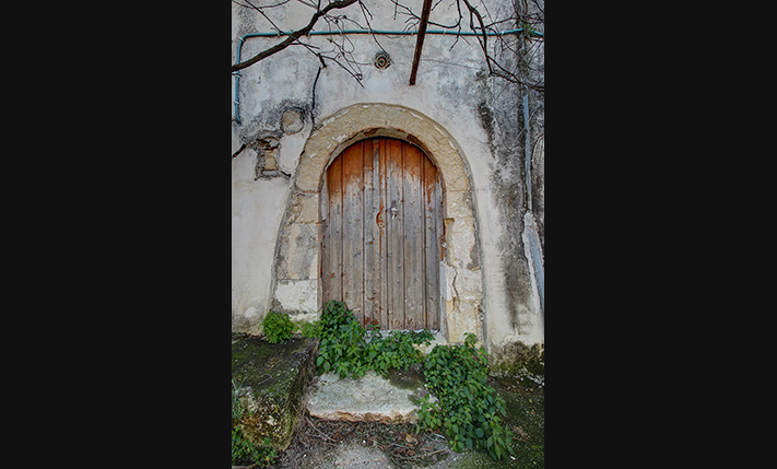U-SHAPED BUILDING AROUND A PROMISING COURTYARD