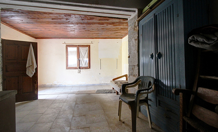 ΚΑΤΟΙΚΙΑ ΣΕ &QUOT;Π&QUOT; ΓΥΡΩ ΑΠΟ ΜΙΑ ΠΕΡΙΚΛΕΙΣΤΗ ΑΥΛΗ