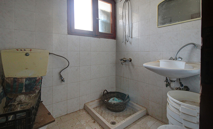 U-SHAPED BUILDING AROUND A PROMISING COURTYARD