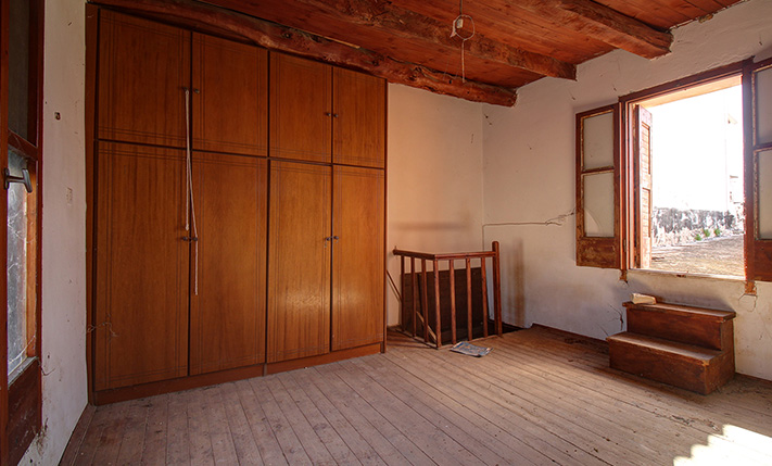 U-SHAPED BUILDING AROUND A PROMISING COURTYARD