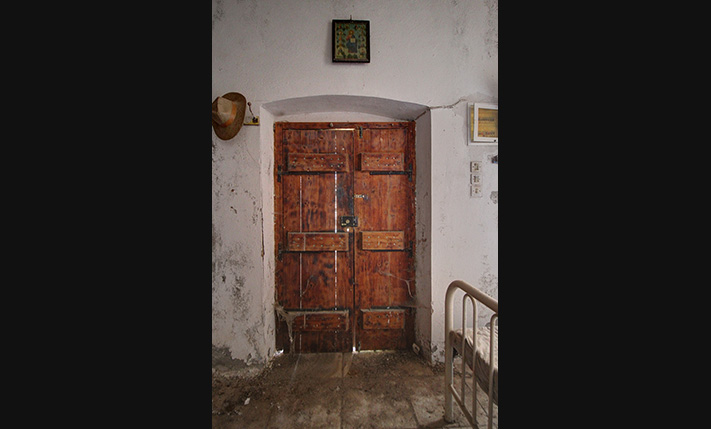 U-SHAPED BUILDING AROUND A PROMISING COURTYARD
