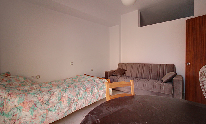 2-UNIT APARTMENT BUILDING NEAR THE SEA