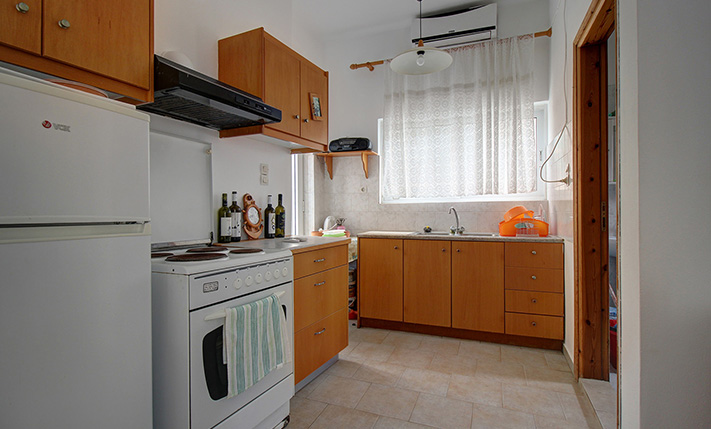 READY-TO-MOVE-IN GROUND LEVEL HOUSE NEAR THE BEACH