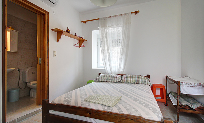 READY-TO-MOVE-IN GROUND LEVEL HOUSE NEAR THE BEACH