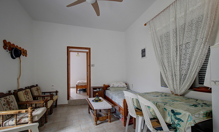 READY-TO-MOVE-IN GROUND LEVEL HOUSE NEAR THE BEACH