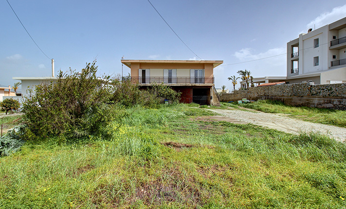 GROUND-LEVEL SPACE WITH COMMERCIAL POTENTIAL