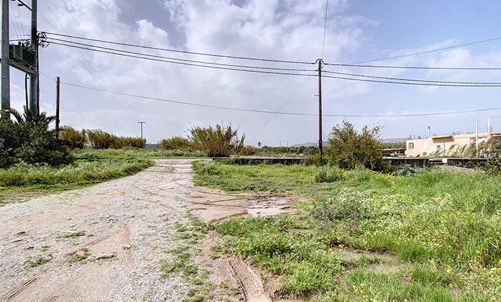 GROUND-LEVEL SPACE WITH COMMERCIAL POTENTIAL