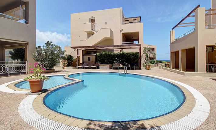 APARTMENT IN A SEAFRONT COMPLEX WITH A SW. POOL