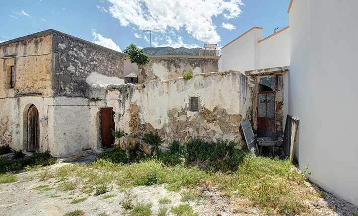 DORFHAUS MIT PLATZ FÜR EINEN GARTEN