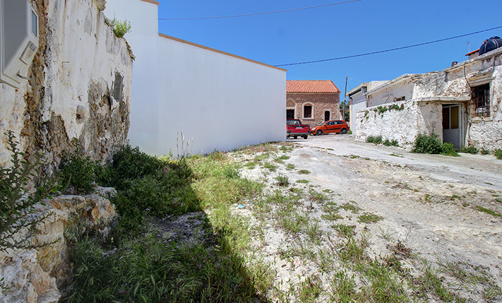 VILLAGE HOUSE WITH SPACE FOR A GARDEN