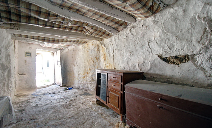 DORFHAUS MIT PLATZ FÜR EINEN GARTEN