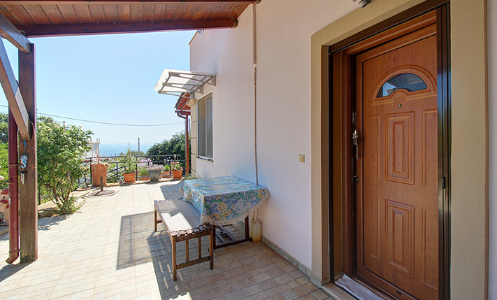 EIN BUNGALOW INMITTEN DER NATUR MIT MEERBLICK
