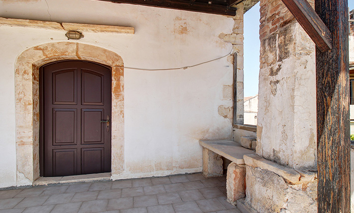 HISTORIC RESIDENCE WITH MANY TRADITIONAL FEATURES