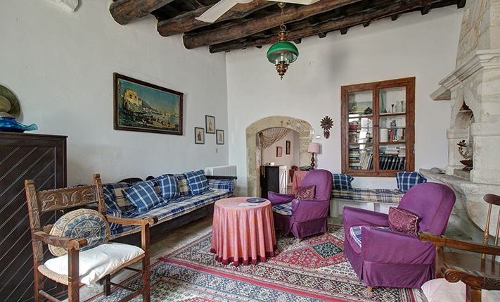 HISTORIC RESIDENCE WITH MANY TRADITIONAL FEATURES