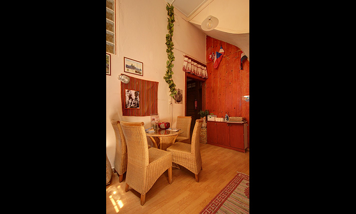 7 ROOMS + GROUND LEVEL SPACE FOR RETAIL OR RECEPTION