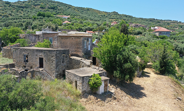 GUARANTEED VIEWS & PRIVACY FROM THE VILLAGE FRINGE