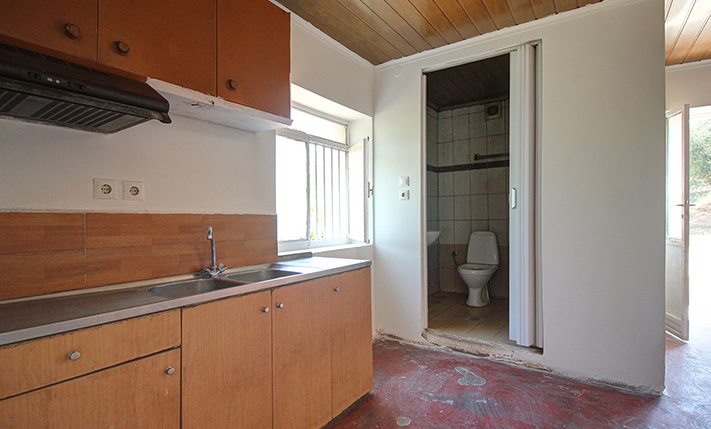 TRADITIONAL STATELY FARMHOUSE WITH VIEWS AND GREAT POTENTIAL