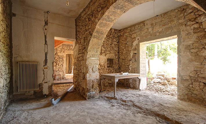 UNFINISHED STONE HOUSE FOR IMMEDIATE RESTORE