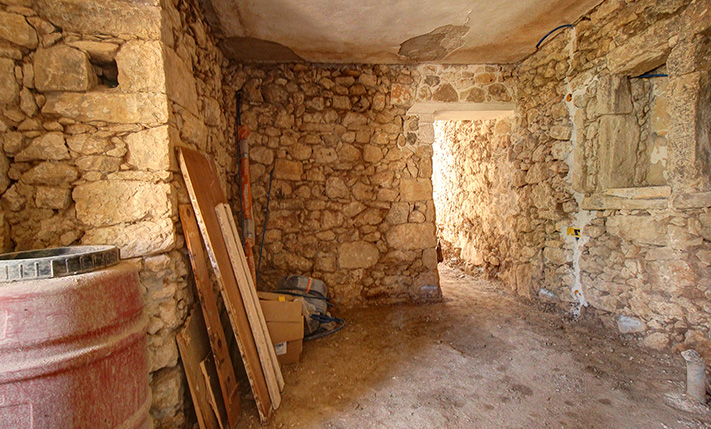 UNFINISHED STONE HOUSE FOR IMMEDIATE RESTORE
