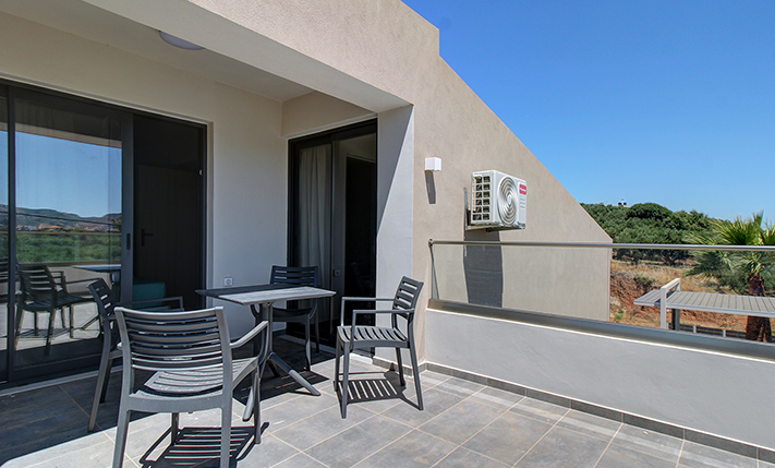 BRANDNEUES EINFAMILIENHAUS MIT POOL UND AUSSICHT