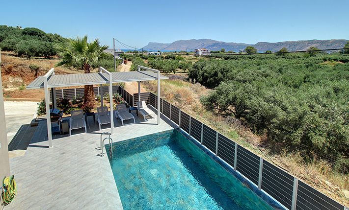 BRANDNEUES EINFAMILIENHAUS MIT POOL UND AUSSICHT