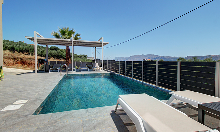 BRAND-NEW DETACHED HOUSE WITH POOL & VIEWS