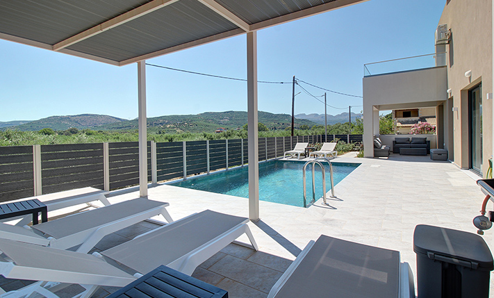BRAND-NEW DETACHED HOUSE WITH POOL & VIEWS