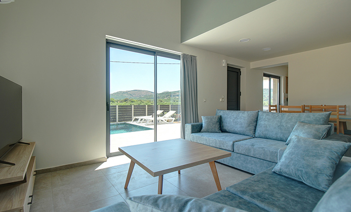 BRANDNEUES EINFAMILIENHAUS MIT POOL UND AUSSICHT