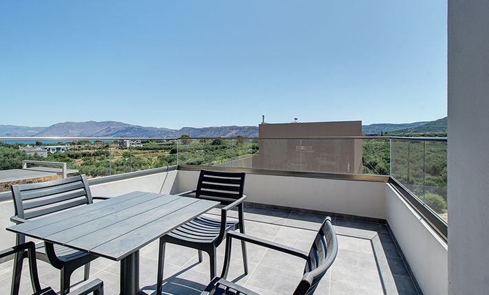 FUNKTIONALES HAUS MIT MEERBLICK