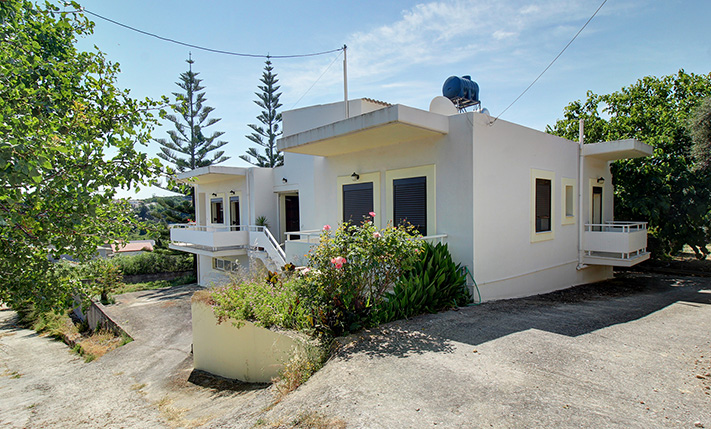 PANORAMIC SEA VIEWS & AMPLE AUXILIARY SPACES