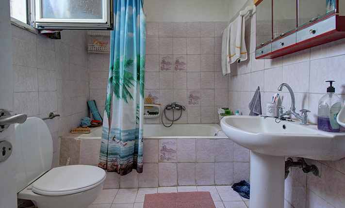 1-STÖCKIGES HAUS AUF EINEM HÜGEL MIT PANORAMABLICK