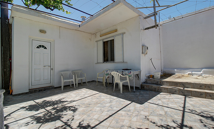 1-STÖCKIGES HAUS AUF EINEM HÜGEL MIT PANORAMABLICK