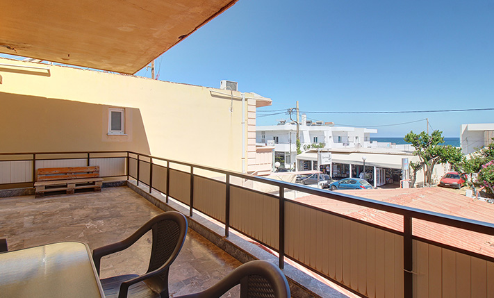 LARGE APARTMENT FOR RENOVATION NEAR THE BEACH