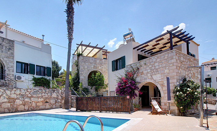 INDEPENDENT HOUSE IN A SMALL COMPLEX WITH A POOL