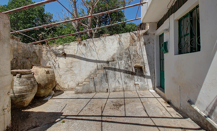 AN EASY-TO-REPAIR PROJECT IN TRANQUIL VILLAGE