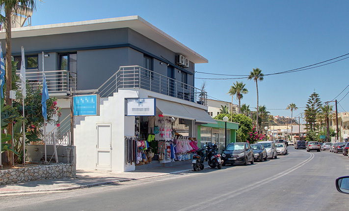 GROUND-LEVEL RETAIL SPACE ON A BUSY AVENUE
