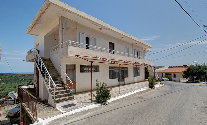 ΕΝΑ ΠΡΩΗΝ ΚΑΦΕΝΕΙΟ ΜΕ ΘΕΑ ΘΑΛΑΣΣΑ