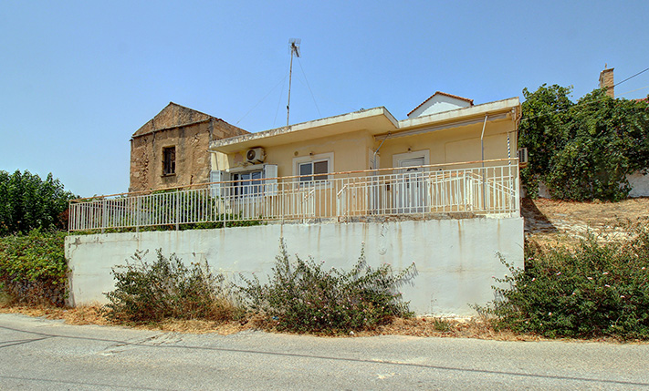 GROUND LEVEL WITH MOUNTAIN VIEWS, EASY TO REPAIR