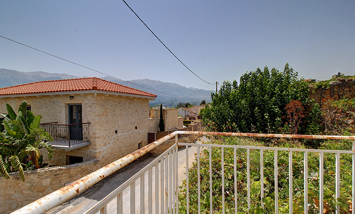 GROUND LEVEL WITH MOUNTAIN VIEWS, EASY TO REPAIR
