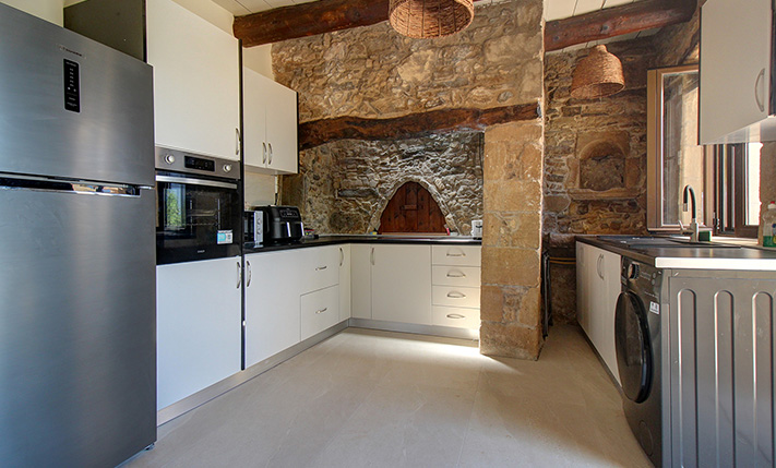 MODERN RESTORED STONE HOUSE WITH SEA VIEWS