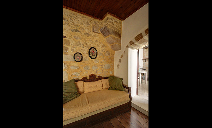 TRADITIONAL HOUSE WITH A SECLUDED COURTYARD